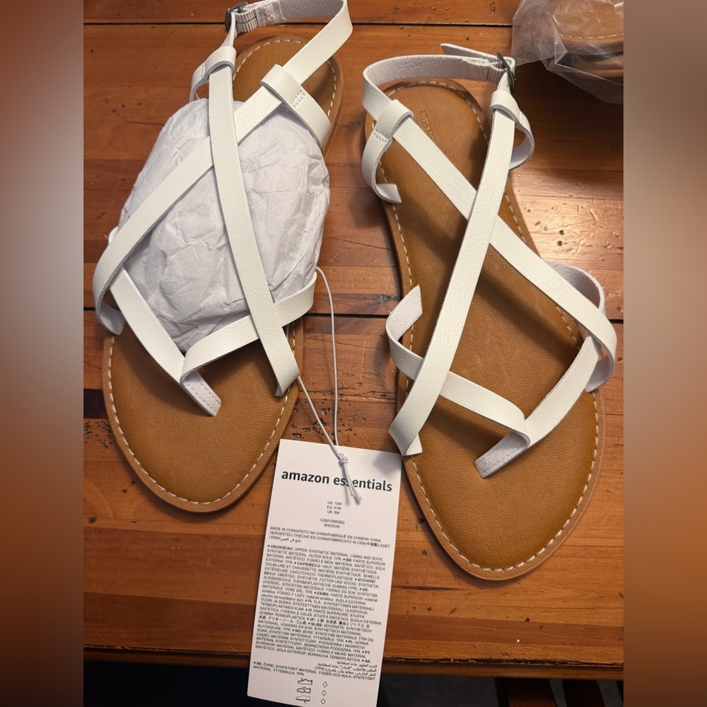 NEW NWT Amazon Essentials 10W Women's White Strappy Sandals.